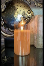 Load image into Gallery viewer, Champagne Radiance Poured Candle
