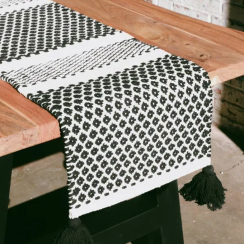 Black and White Diamond Runner Market 52