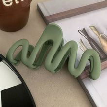 Load image into Gallery viewer, Wavy Large Hair Claw Clips

