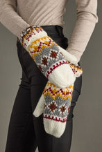 Load image into Gallery viewer, Patterned Mittens
