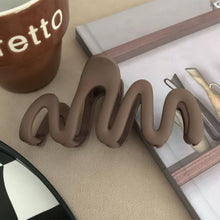 Load image into Gallery viewer, Wavy Large Hair Claw Clips
