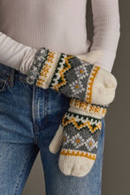 Load image into Gallery viewer, Patterned Mittens
