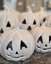 Load image into Gallery viewer, Lighted Jack O Lantern
