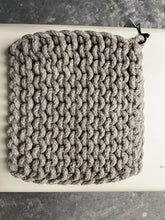 Load image into Gallery viewer, Crocheted Pot holder
